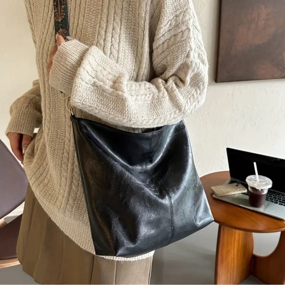 Boho Retro Vegan Leather Crossbody Shoulder Bag - Stylish, Water-Resistant - Picture 3 of 5